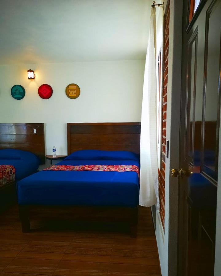 Hotel Tlatoani 치그나우아판 외부 사진