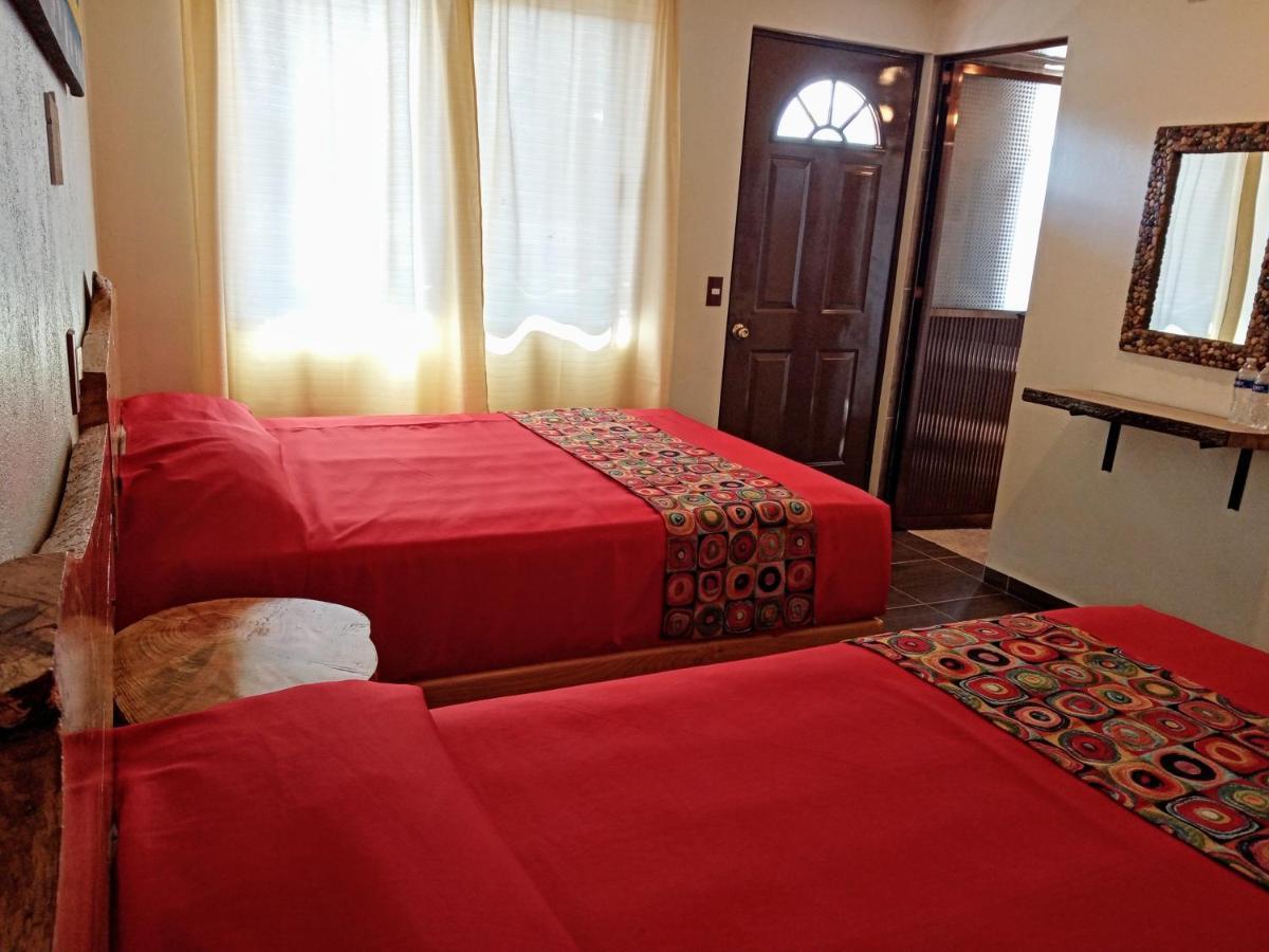 Hotel Tlatoani 치그나우아판 외부 사진
