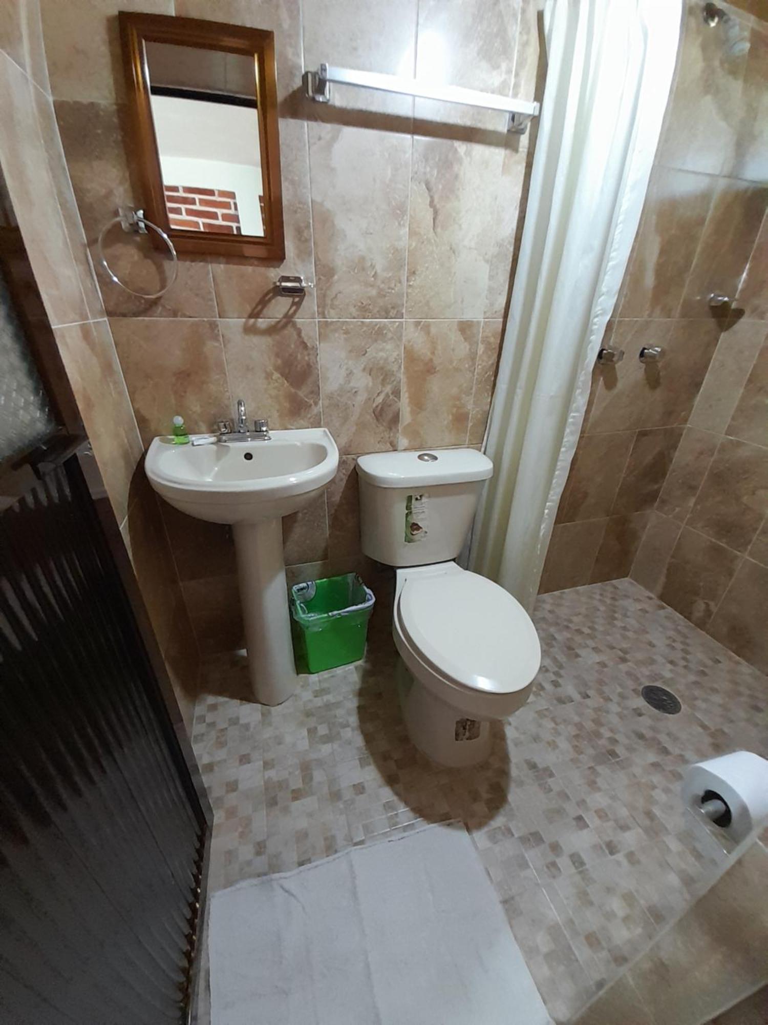 Hotel Tlatoani 치그나우아판 외부 사진